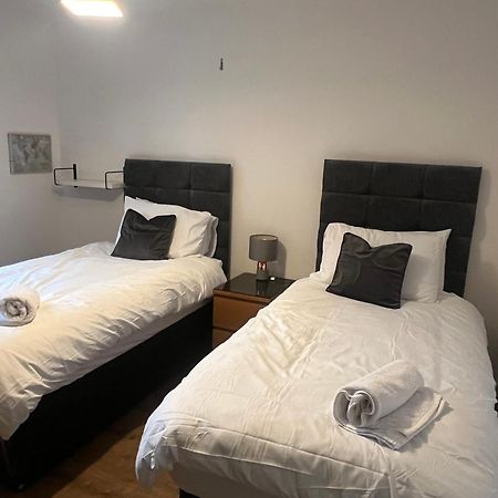 Home Away From Home: Cozy Two Bedroom Apartment Banbury Extérieur photo