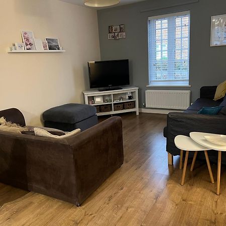 Home Away From Home: Cozy Two Bedroom Apartment Banbury Extérieur photo