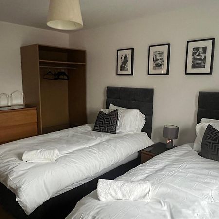 Home Away From Home: Cozy Two Bedroom Apartment Banbury Extérieur photo