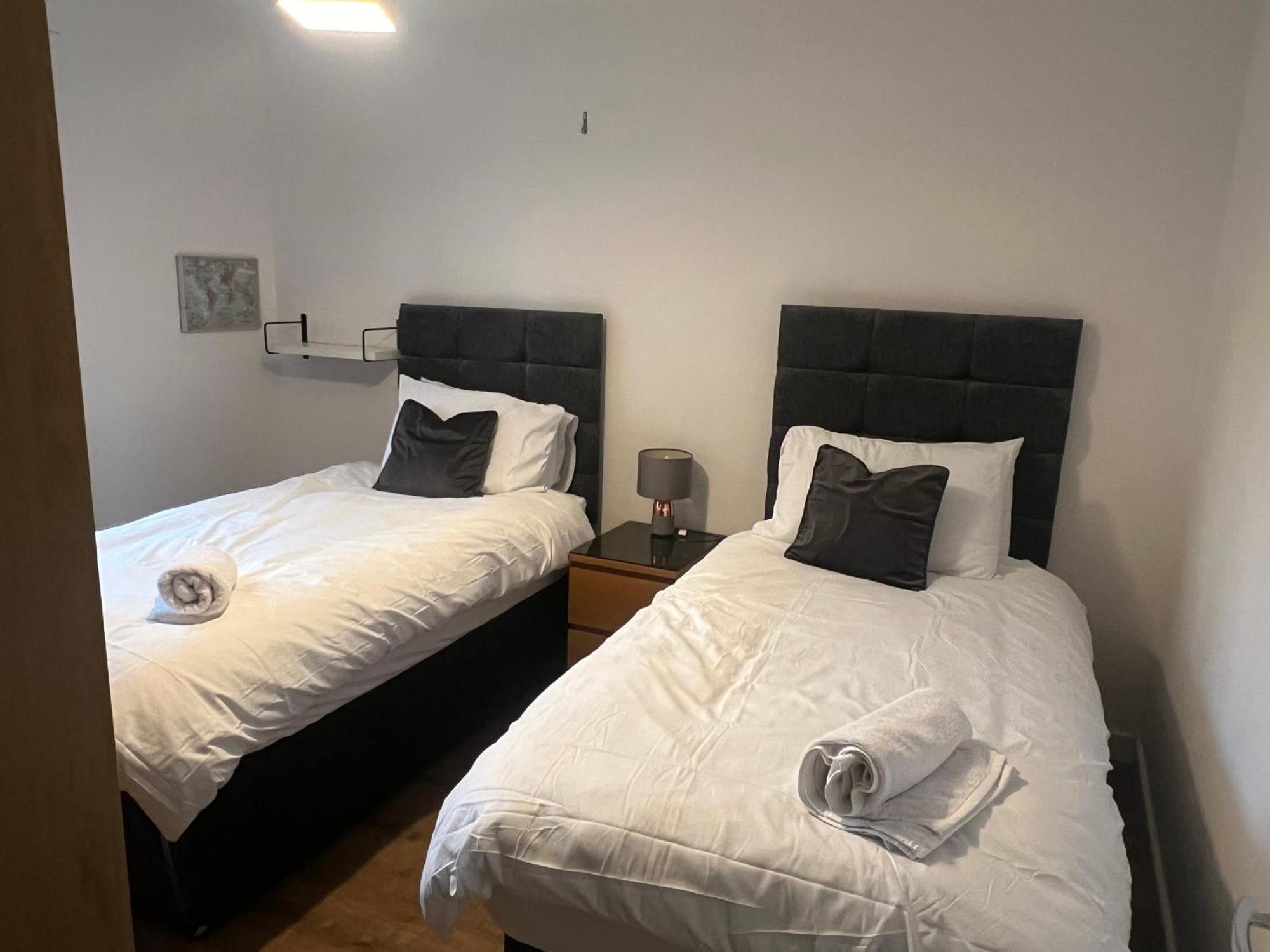 Home Away From Home: Cozy Two Bedroom Apartment Banbury Extérieur photo