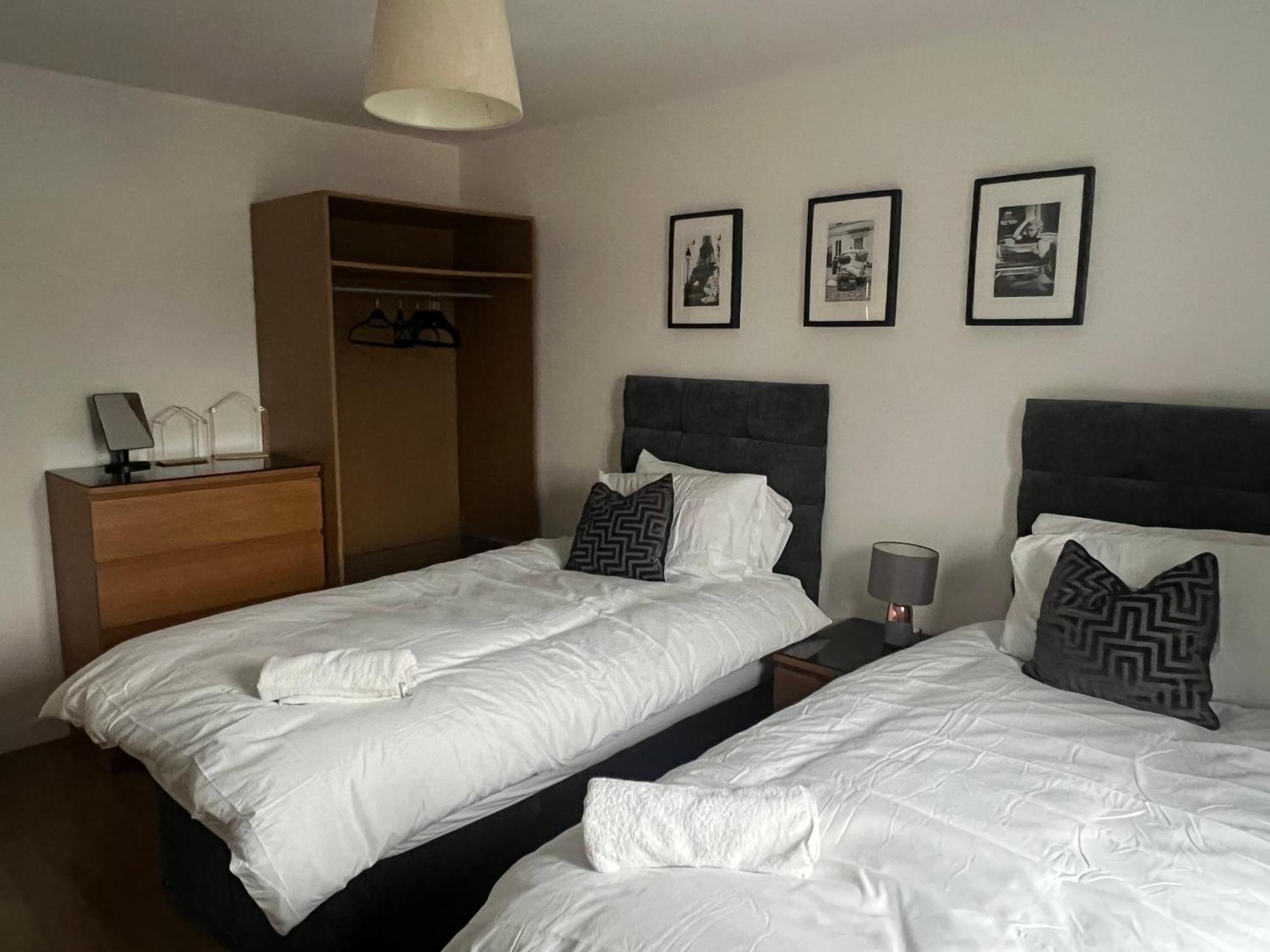 Home Away From Home: Cozy Two Bedroom Apartment Banbury Extérieur photo